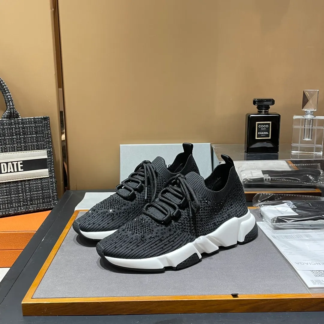 👟👟Ex-factory price 400👟👟 Balenciaga Balenciaga 🌝🌝glitter single shoes world premiere 🌈INS Weibo magazine sold out 💥💥counter limited edition ⚠️ Czech crystal hot diamond ⚠️specially customized fabric with summer cooling and heating effect ⚠️TPU ten PU vacuum combination bottom (not a plastic bottom formed by market currency) ,) The inner craftsmanship and material are the same as the original! ! Size 35 to 45M standard size (34, 46 can be customized) original high-end top complete package (with original Balenciaga socks included)